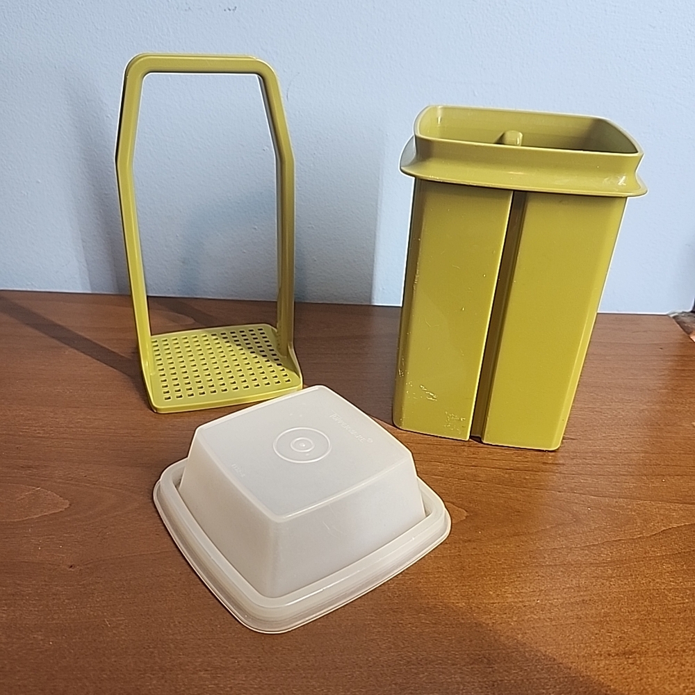 Tupperware Avacado Green Pickle Keeper Vintage